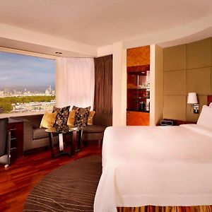 Panoramic Room Guest room 1 King Skyline view High floor